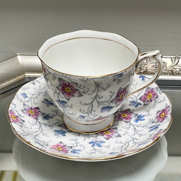 Royal Albert “Kendal Series” teacup and saucer bone china England 1940’s - Picture 7 of 13